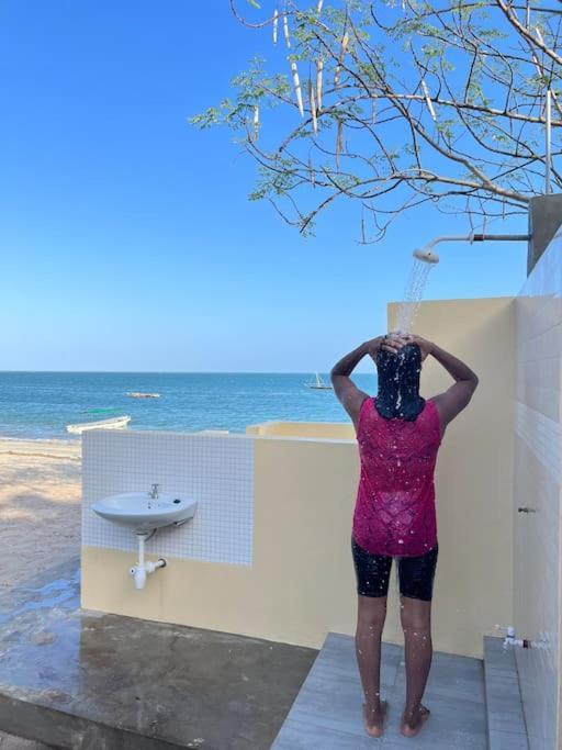 Lui Ushongo Beach House Pangani Buitenkant foto
