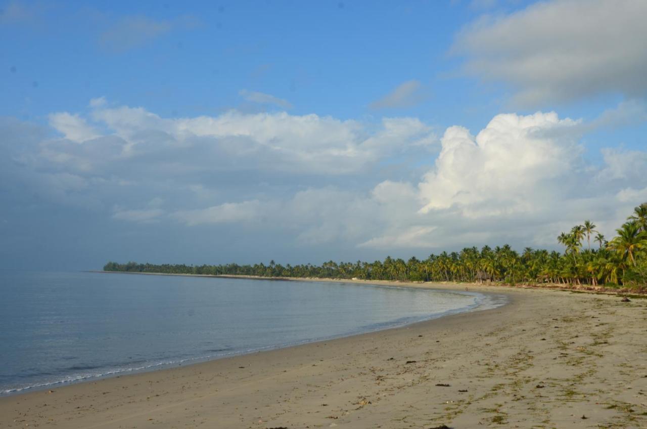 Lui Ushongo Beach House Pangani Buitenkant foto