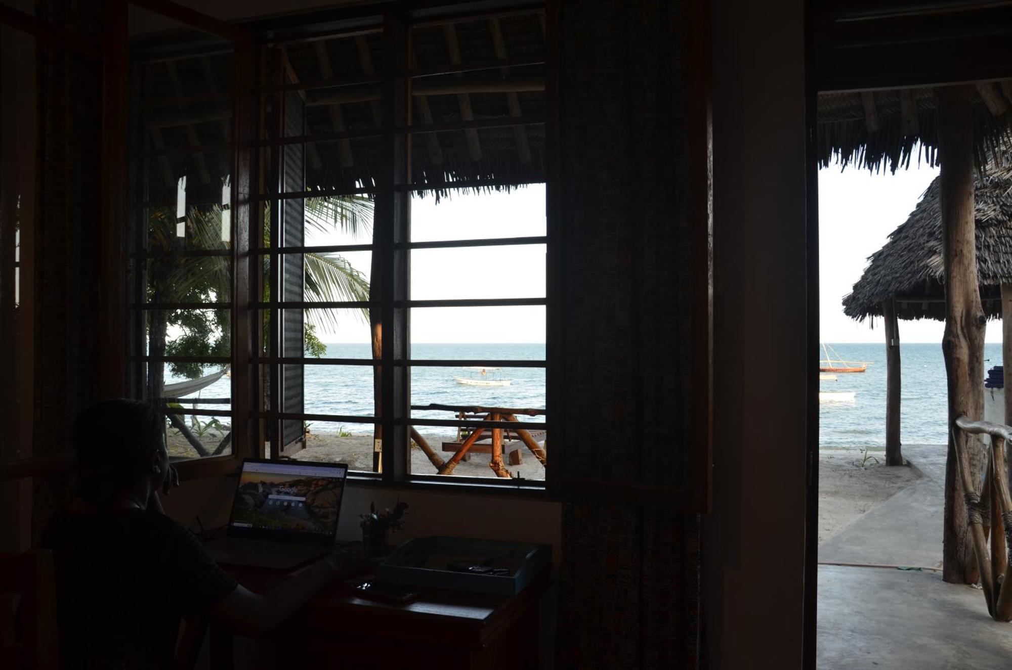 Lui Ushongo Beach House Pangani Buitenkant foto