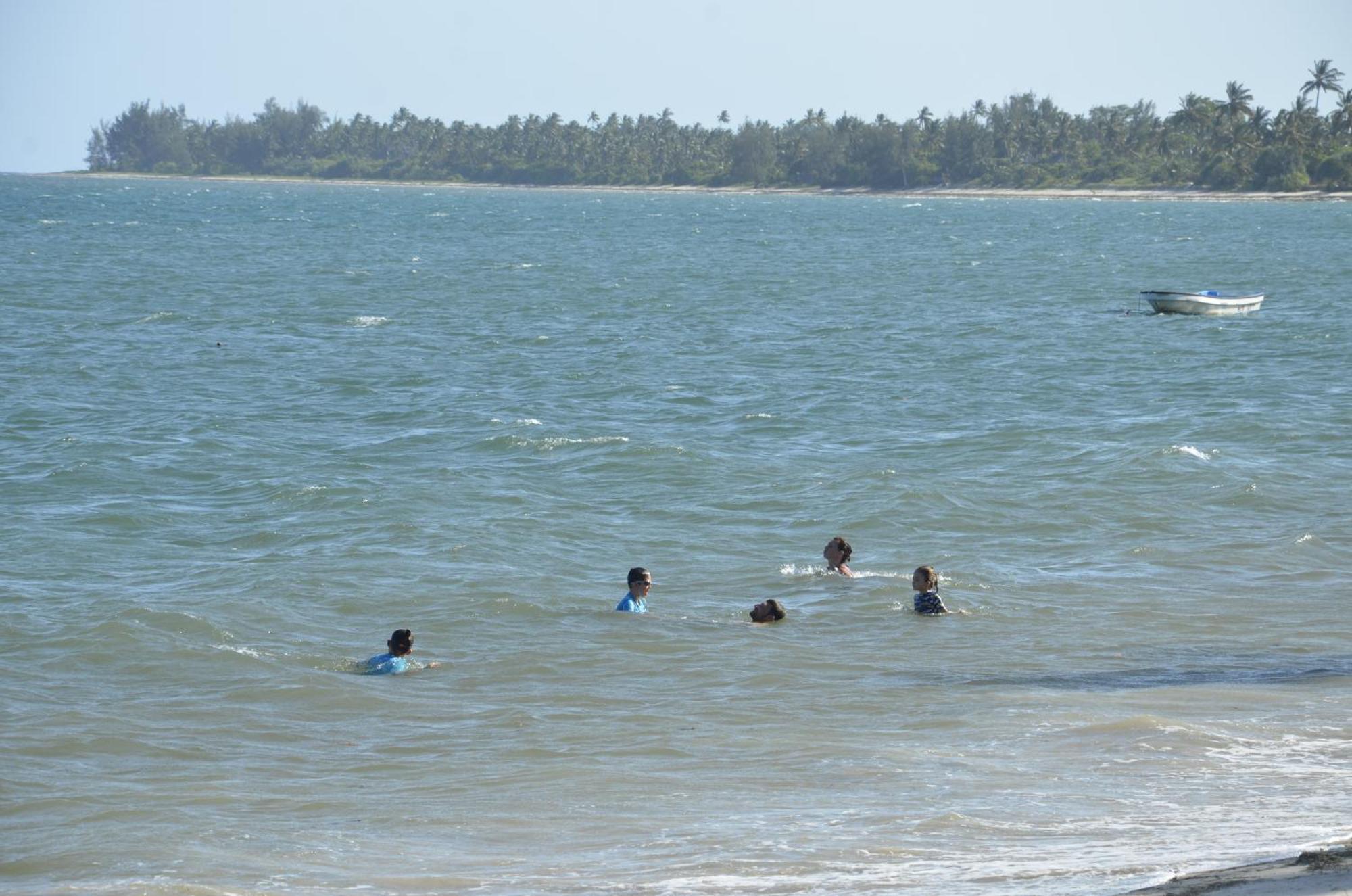 Lui Ushongo Beach House Pangani Buitenkant foto