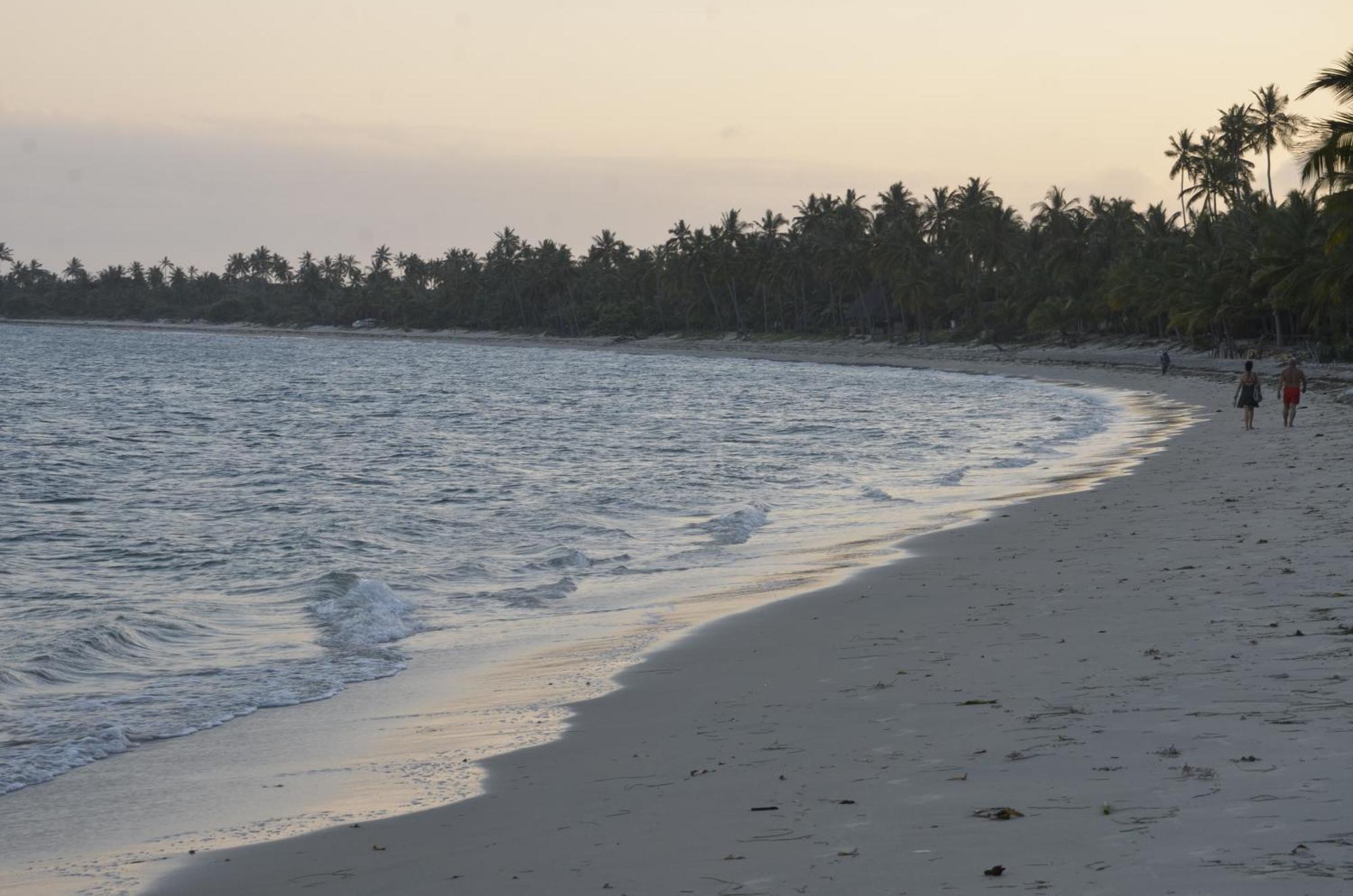Lui Ushongo Beach House Pangani Buitenkant foto