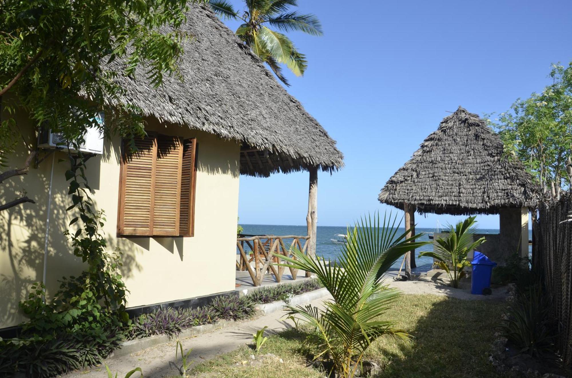 Lui Ushongo Beach House Pangani Buitenkant foto