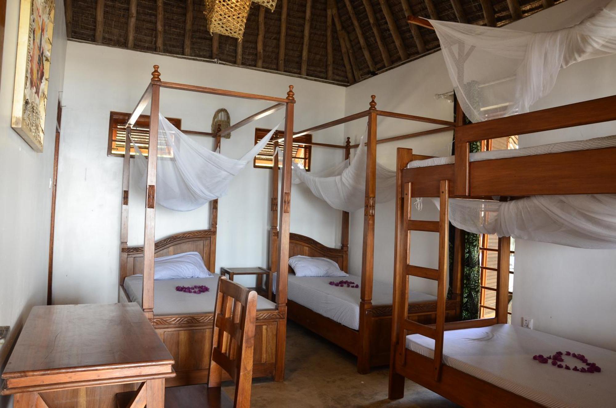 Lui Ushongo Beach House Pangani Buitenkant foto